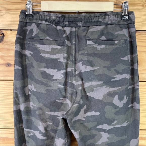 Athleta Farallon Jogger 4 Green Camouflage Camouflage Drawstring Tapered - Picture 10 of 16